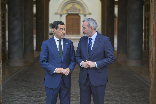 Archivo - Imagen de archivo de Moreno y Azcón en una visita del presidente de la Junta de Andalucía a Zaragoza en 2025.