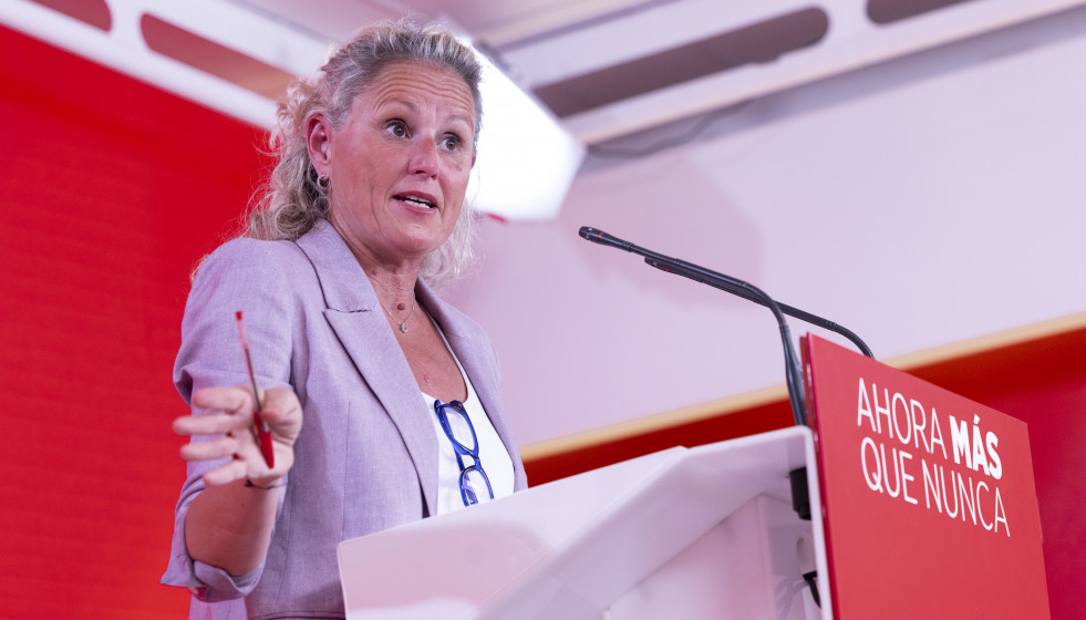 La portavoz del PSOE, Montse Mínguez, ofrece una rueda de prensa tras la reunión de la Ejecutiva Federal tras las elecciones andaluzas del 17M.