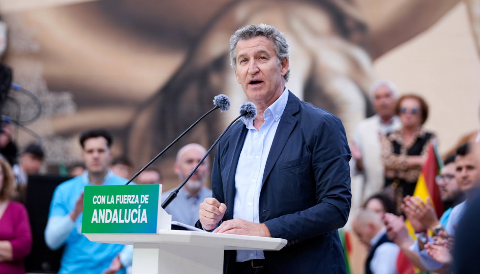 El presidente del PP, Alberto Núñez Feijóo, interviene en el acto de cierre de campaña del PP de Almería. A 15 de mayo de 2026 en Almería (Andalucía, España).