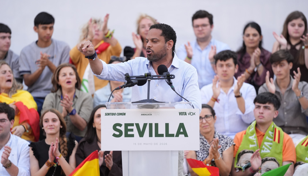 El secretario general de Vox, Ignacio Garriga, interviene en el mitin cierre de campaña que la formación verde ha celebrado en Sevilla. A 15 de mayo de 2026 en Sevilla (Andalucía, España).