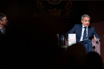 Archivo - El expresidente del Gobierno, José Luis Rodríguez Zapatero, durante la presentación del libro 'La democracia y sus derechos', en el Ateneo de Madrid, a 24 de septiembre de 2024, en Madrid