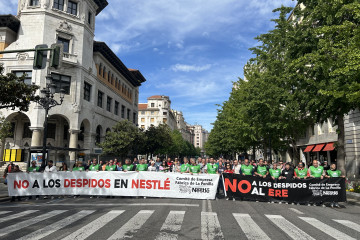 Los trabajadores de Nestlé se concentran frente a la Delegación contra el ERE.