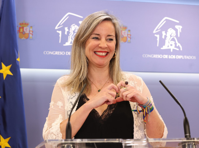 La diputada del grupo parlamentario SUMAR, Verónica Martínez Barbero, durante una rueda de prensa en el Congreso de los Diputados, a 19 de mayo de 2026, en Madrid (España).