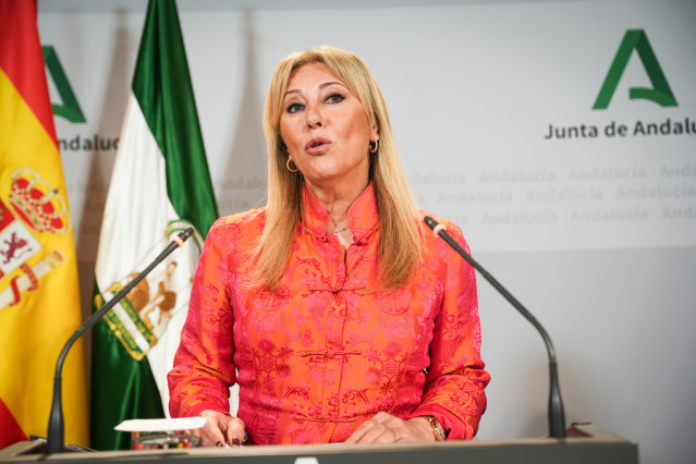 La consejera de Economía, Hacienda, Fondos Europeos y Diálogo Social y portavoz de la Junta de Andalucía en funciones, Carolina España, durante la rueda de prensa posterior al Consejo de Gobierno.