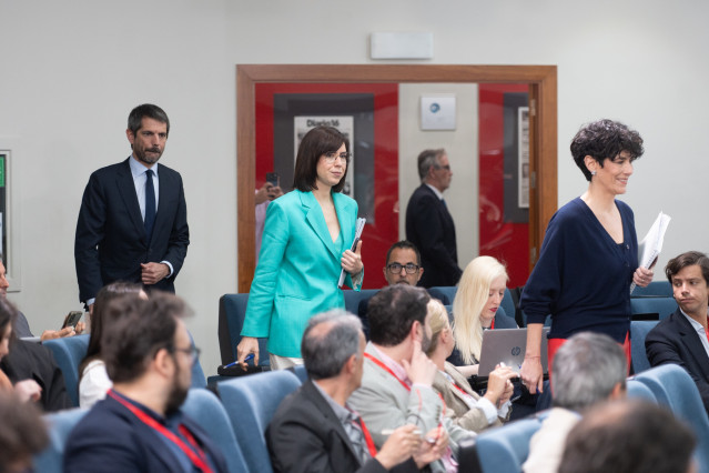 El ministro de Cultura, Ernest Urtasun; la ministra de Inclusión, Seguridad Social y Migraciones y portavoz del Gobierno, Elma Saiz; y la ministra de Ciencia, Innovación y Universidades, Diana Morant.