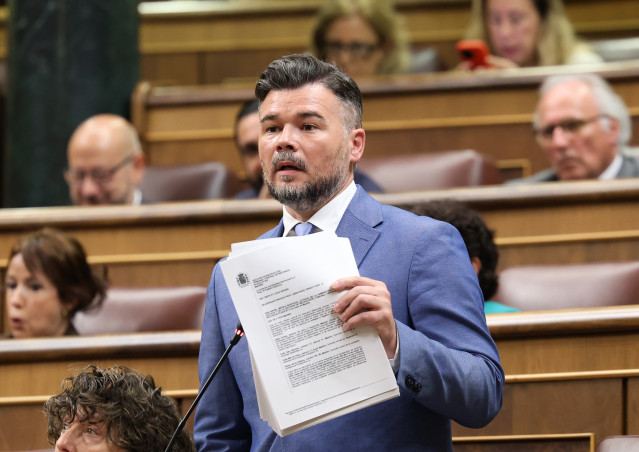 El portavoz de ERC en el Congreso, Gabriel Rufián, interviene durante una sesión de control al Gobierno, en el Congreso de los Diputados, a 20 de mayo de 2026, en Madrid (España).
