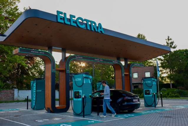 Archivo - Uber elige a Electra para acelerar la electrificación de su flota en España y Francia