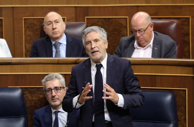 El ministro del Interior, Fernando Grande-Marlaska, interviene durante una sesión de control al Gobierno, en el Congreso de los Diputados, a 20 de mayo de 2026, en Madrid (España)
