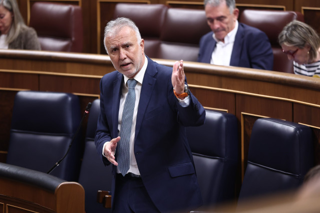 Archivo - El ministro de Política Territorial, Ángel Víctor Torres, durante un pleno en el Congreso de los Diputados, a 15 de abril de 2026, en Madrid (España).