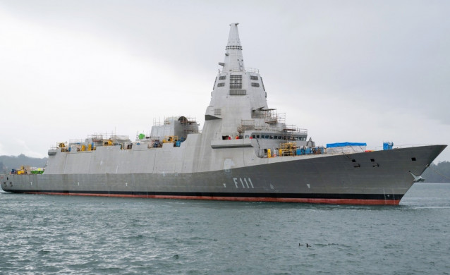 Fragata Bonifaz durante las pruebas en la ria de Ferrol.