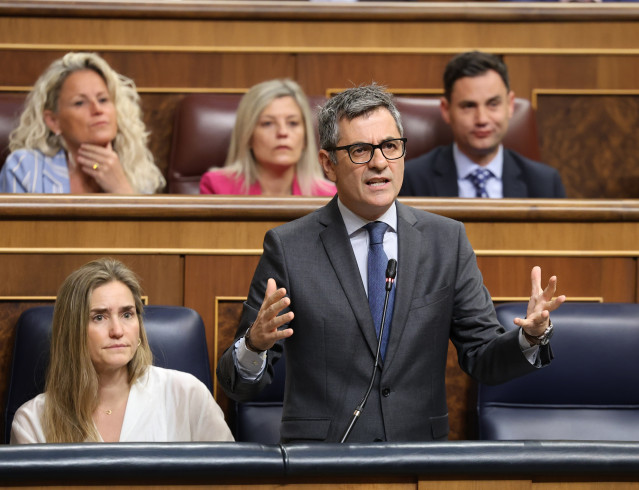 El ministro de la Presidencia, Justicia y Relaciones con las Cortes, Félix Bolaños, interviene durante una sesión de control al Gobierno, en el Congreso de los Diputados, a 20 de mayo de 2026, en Madrid (España).
