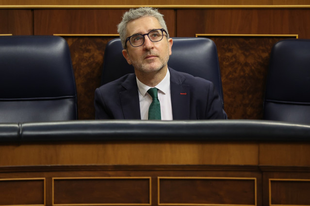 El ministro de Hacienda, Arcadi España, durante una sesión plenaria en el Congreso, a 30 de abril de 2026, en Madrid (España).