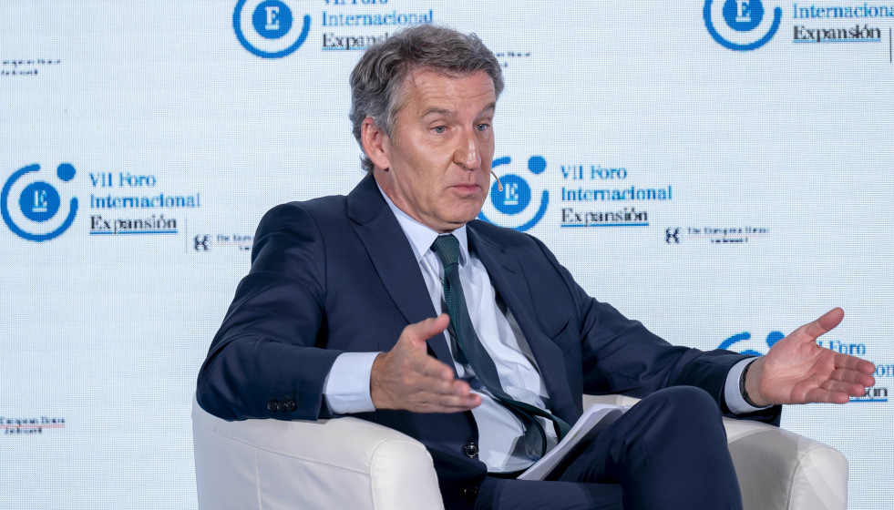 El presidente del PP, Alberto Núñez Feijóo, durante la segunda jornada del VII Foro Internacional Expansión, en el Parador de Alcalá de Henares, a 20 de mayo de 2025, en Alcalá de Henares, Madri