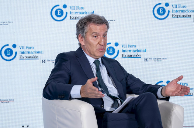El presidente del PP, Alberto Núñez Feijóo, durante la segunda jornada del VII Foro Internacional Expansión, en el Parador de Alcalá de Henares, a 20 de mayo de 2025, en Alcalá de Henares, Madrid (España).