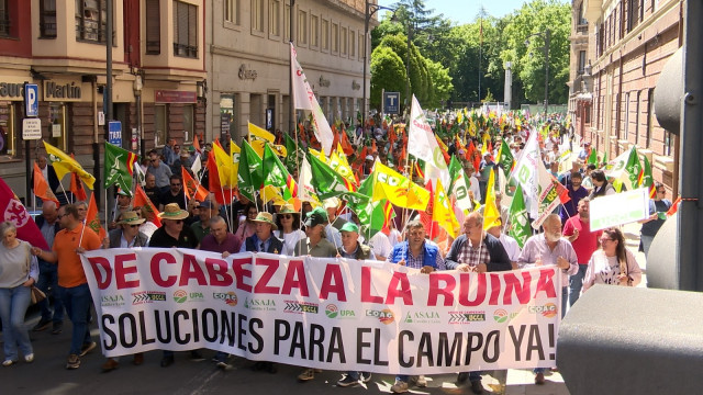 Manifestación de agricultores y ganaderos en Valladolid para pedir ayudas y evitar la ruina del campo.