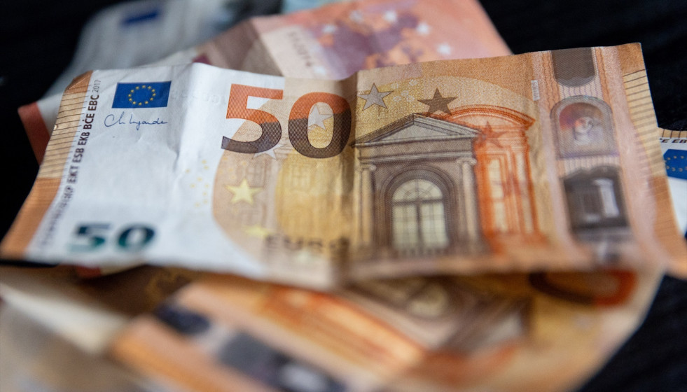 Archivo - (Foto de ARCHIVO) Varios billetes, a 9 de enero de 2024, en Madrid (España).