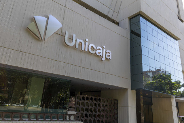 Archivo - Imagen de archivo de una sede de Unicaja.