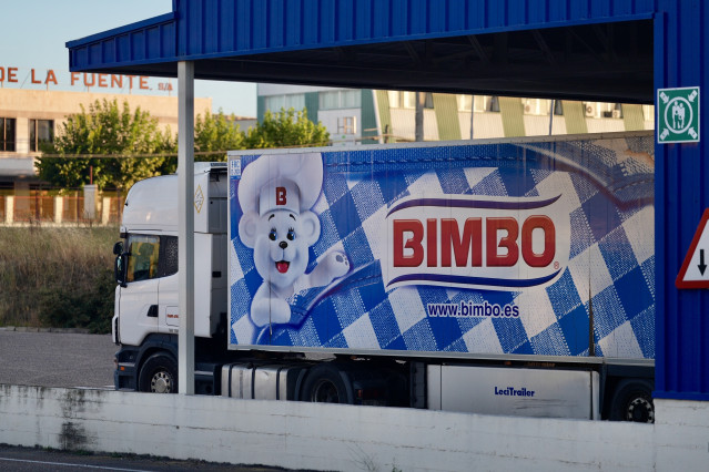Archivo - Un camión de Bimbo,