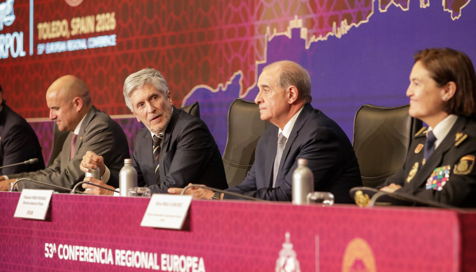 El ministro del Interior, Fernando Grande-Marlaska, y el director general de la Policía, Francisco Pardo,, durante la clausura de la 53ª Conferencia Regional Europea de Interpol en Toledo
