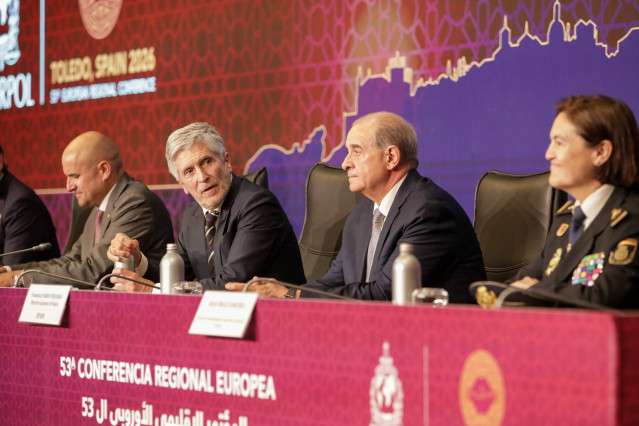 El ministro del Interior, Fernando Grande-Marlaska, y el director general de la Policía, Francisco Pardo,, durante la clausura de la 53ª Conferencia Regional Europea de Interpol en Toledo