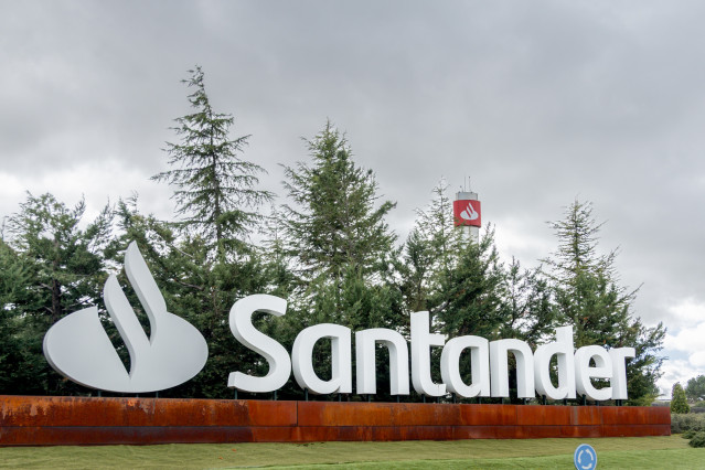 Archivo - Exteriores de la Ciudad Financiera del Banco Santander, en Boadilla del Monte, a 5 de febrero de 2026, en Boadilla del Monte, Madrid (España).
