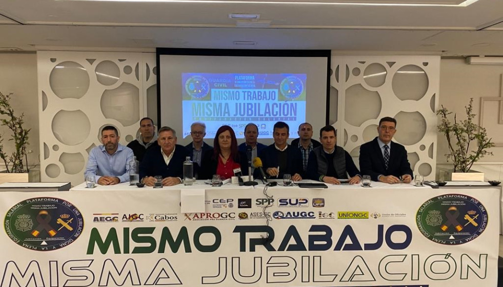 Archivo - La Plataforma de sindicatos de Policía y asociaciones de Guardia Civil por una jubilación en una rueda de prensa.