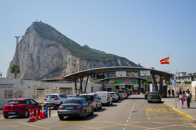 Archivo - Imágenes de la frontera entre España y el Peñón de Gibraltar