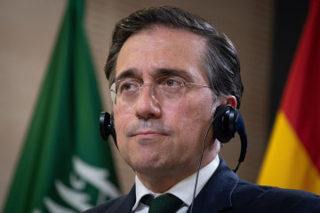 El ministro de Asuntos Exteriores, Unión Europea y Cooperación, José Manuel Albares, y el ministro de Asuntos Exteriores de Arabia Saudí, ofrecen una declaración conjunta ante los medios de comun