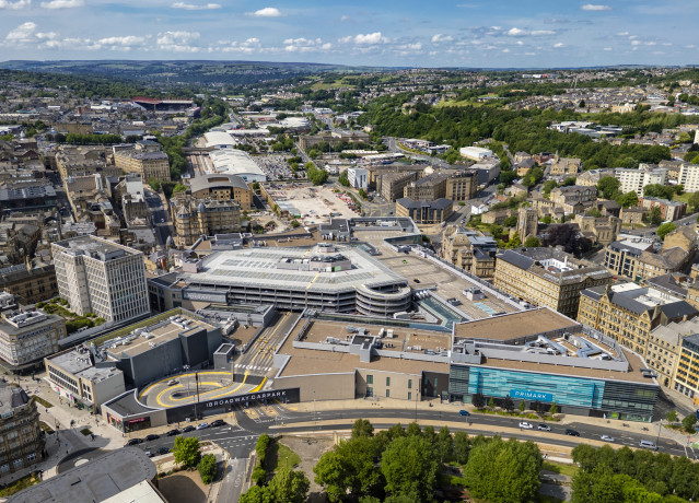 Vista desde arriba del centro comercial The Broadway (Bradford, Reino Unido).