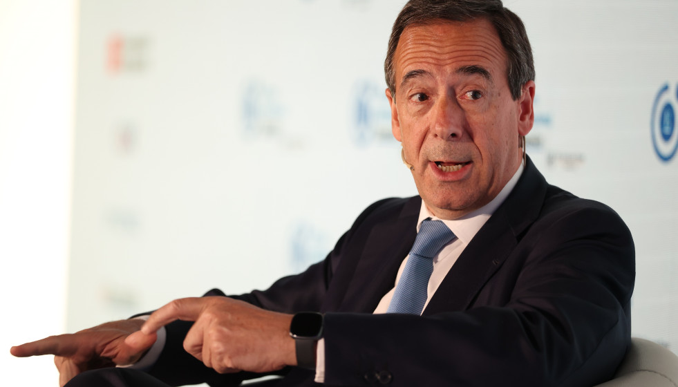 El CEO de CaixaBank, Gonzalo Gortázar, durante la primera jornada del VII Foro Internacional Expansión, en el Parador de Alcalá de Henares, a 19 de mayo de 2025, en Alcalá de Henares, Madrid (Espa