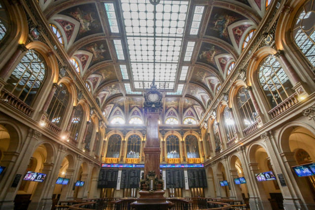 Archivo - El interior de la Bolsa de Madrid (España).