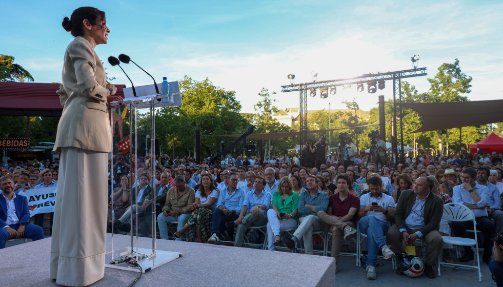 La presidenta de la Comunidad de Madrid y del PP de Madrid, Isabel Díaz Ayuso, interviene durante el acto de balance político celebrado en el Parque de Berlín, a 22 de mayo de 2026, en Madrid (Espa