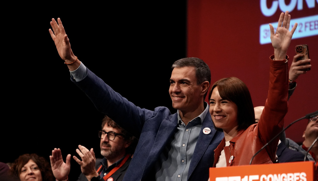 Archivo - El secretario general del PSOE y presidente del Gobierno, Pedro Sánchez, y la secretaria general del PSPV-PSOE y ministra de Ciencia, Innovación y Universidades, Diana Morant, en imagen de