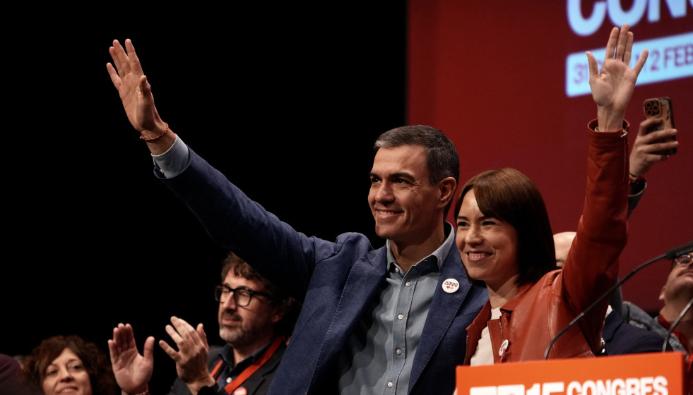 Archivo - El secretario general del PSOE y presidente del Gobierno, Pedro Sánchez, y la secretaria general del PSPV-PSOE y ministra de Ciencia, Innovación y Universidades, Diana Morant, en imagen de