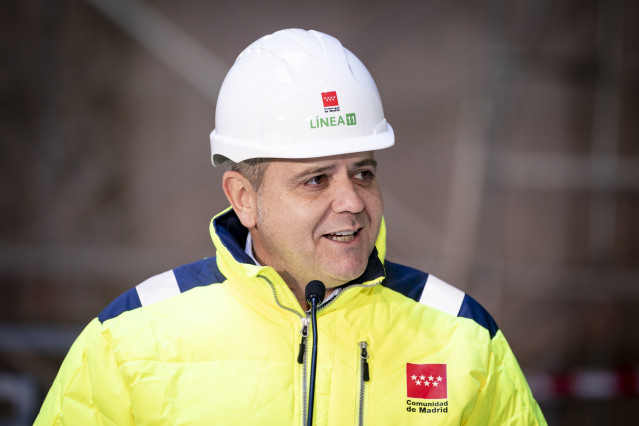 Archivo - El consejero de Vivienda, Transportes e Infraestructuras de la Comunidad de Madrid, Jorge Rodrigo, asiste a la unión de los dos frentes de excavación del túnel para la ampliación de la línea 11 de Metro, a 20 de enero de 2026, en Madrid (España)