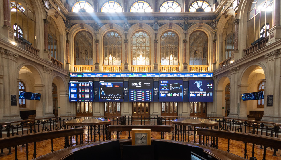 EuropaPress 5684282 paneles ibex 35 palacio bolsa 12 enero 2024 madrid espana acciones grifols