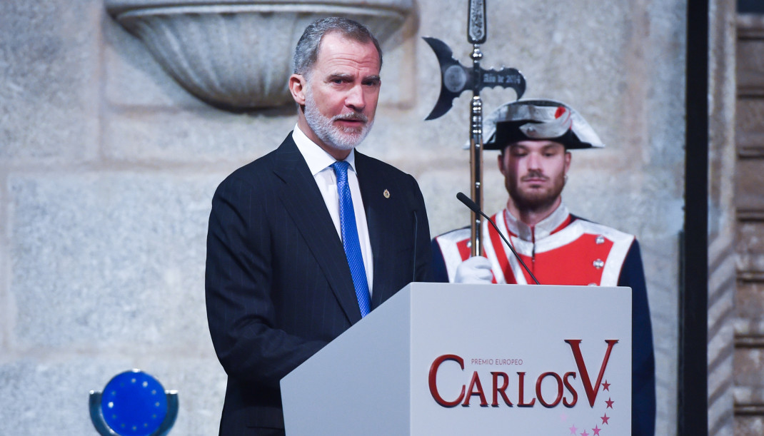 Archivo - El Rey Felipe VI interviene durante la entrega del 'Premio Europeo Carlos V', en una foto de archivo