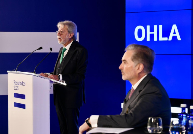Archivo - Luis Amodio (i), presidente de OHLA, y Tomás Ruiz (d), consejero delegado de OHLA.