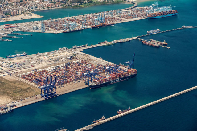 Transporte de mercancías en el puerto de Algeciras en 2025