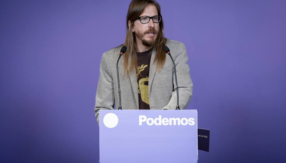 El secretario de Organización y portavoz de Podemos, Pablo Fernández, durante una rueda de prensa en la sede de Podemos, a 18 de mayo de 2026, en Madrid (España). La comparecencia ante los medios d