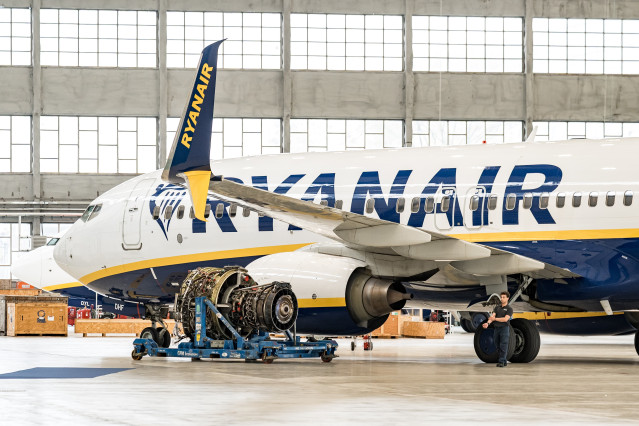 Archivo - Un motor de un avión de Ryanair durante la inauguración del nuevo hangar de mantenimiento de Ryanair, en la Zona industrial de Barajas, a 18 de marzo de 2026, en Madrid (España).