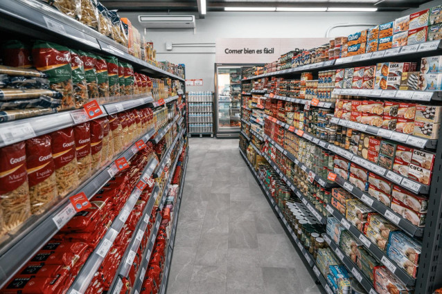 Archivo - Interior de un supermercado