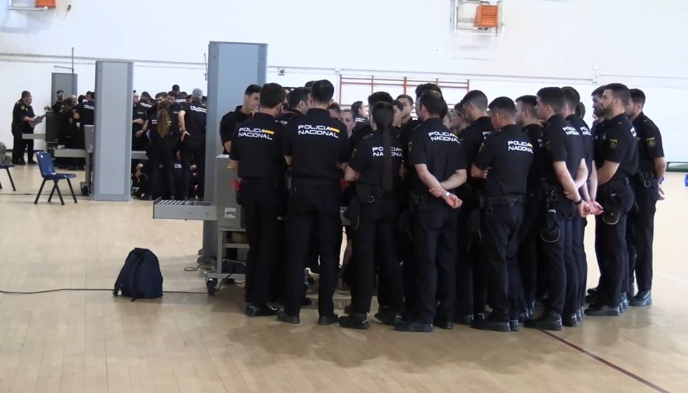 Forman a 300 voluntarios y 2.600 alumnos de la Escuela Nacional de Policía para la seguridad en la visita del Papa