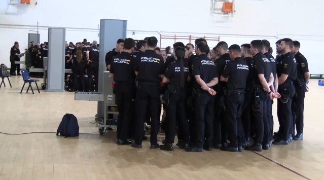 Forman a 300 voluntarios y 2.600 alumnos de la Escuela Nacional de Policía para la seguridad en la visita del Papa