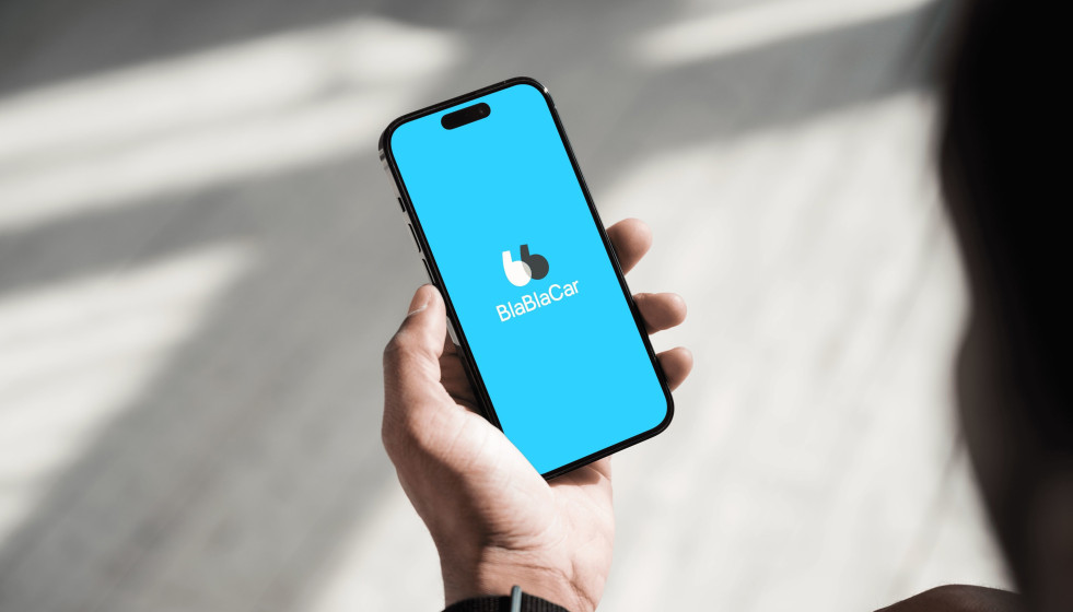 Archivo - Logo de Blablacar en un móvil.