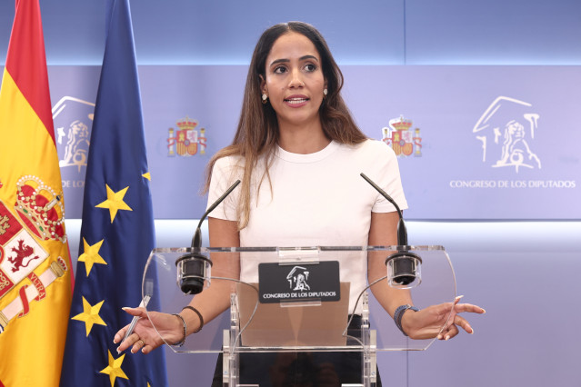 La diputada del grupo parlamentario SUMAR, Tesh Sidi, durante una rueda de prensa en el Congreso de los Diputados, a 26 de mayo de 2026, en Madrid (España).