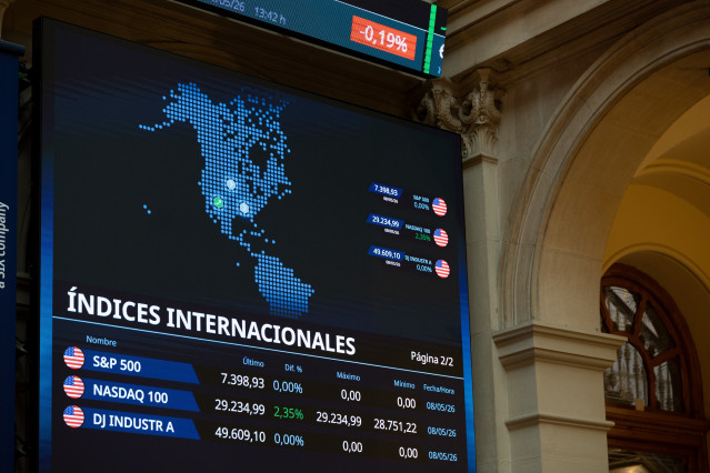 Paneles informativos en el Palacio de la Bolsa de Madrid, a 11 de mayo de 2026, en Madrid (España).