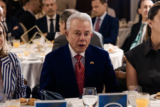 El embajador de Estados Unidos, Benjamín León Jr., durante la sesión informativa de Nueva Economía Fórum celebrada en el Four Seasons Hotel Madrid, a 27 de mayo de 2026, en Madrid (España).