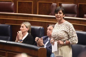 La ministra de Vivienda y Agenda Urbana, Isabel Rodríguez, interviene durante una sesión plenaria en el Congreso de los Diputados.