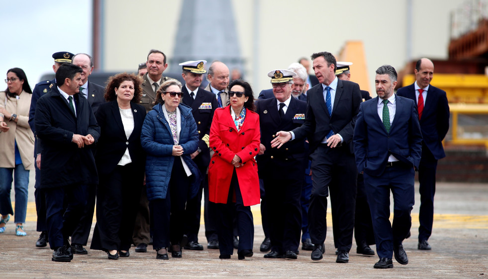 Archivo - La ministra de Defensa, Margarita Robles, durante su visita a la sede de Navantia, a 25 de abril de 2025, en Ferrol, A Coruña, Galicia (España).